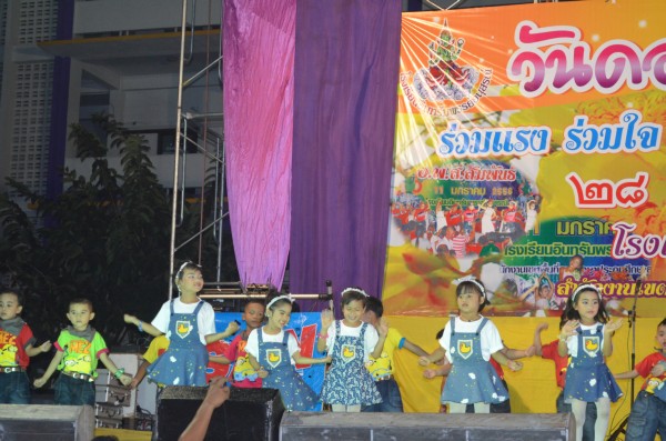 2557-2-28 วันดอกนนทรีบาน (28).JPG