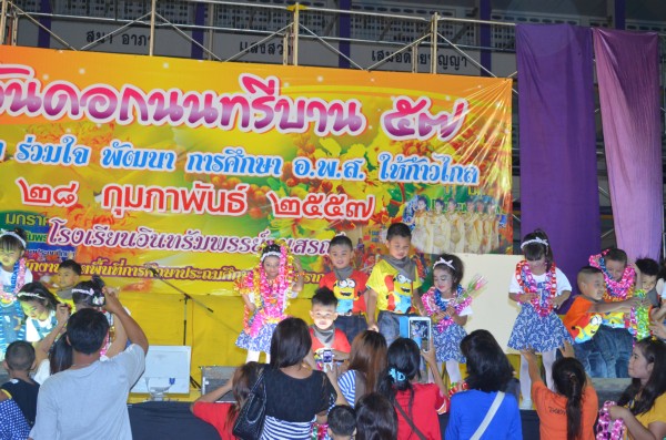 2557-2-28 วันดอกนนทรีบาน (41).JPG