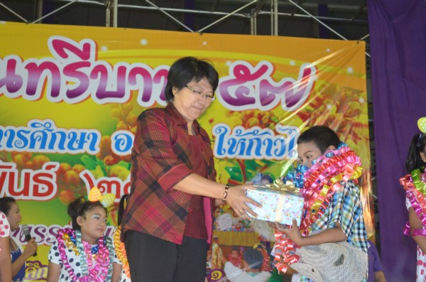 2557-2-28 วันดอกนนทรีบาน (166).JPG