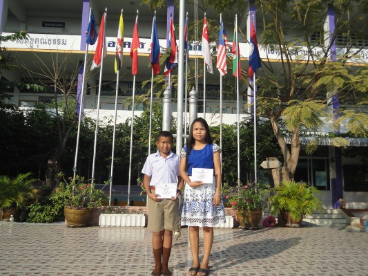รับเกียติบัตรงานศิลปหัตกรรม (24).JPG