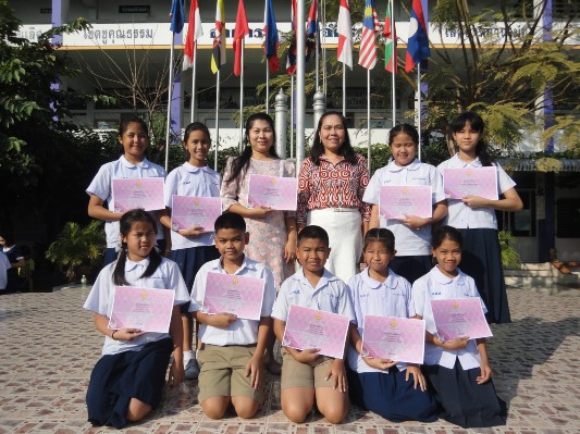รับเกียติบัตรงานศิลปหัตกรรม (33).JPG