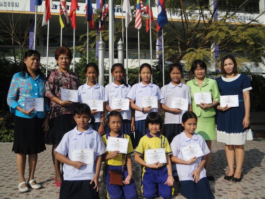 รับเกียติบัตรงานศิลปหัตกรรม (35).JPG