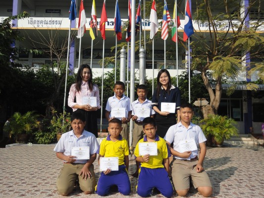 รับเกียติบัตรงานศิลปหัตกรรม (40).JPG