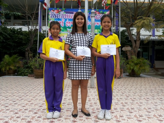 รับเกียติบัตรงานศิลปหัตกรรม (9).jpg