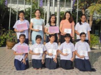 รับเกียติบัตรงานศิลปหัตกรรม (17).JPG