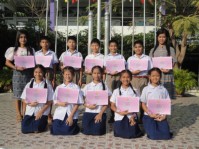 รับเกียติบัตรงานศิลปหัตกรรม (18).JPG