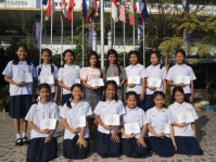 รับเกียติบัตรงานศิลปหัตกรรม (19).JPG