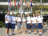 รับเกียติบัตรงานศิลปหัตกรรม (20).JPG