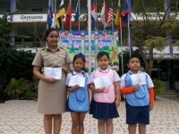 รับเกียติบัตรงานศิลปหัตกรรม (2).jpg