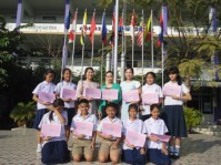 รับเกียติบัตรงานศิลปหัตกรรม (21).JPG