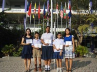 รับเกียติบัตรงานศิลปหัตกรรม (23).JPG