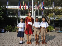 รับเกียติบัตรงานศิลปหัตกรรม (30).JPG