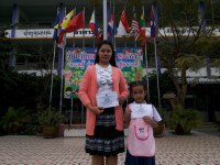 รับเกียติบัตรงานศิลปหัตกรรม (3).jpg