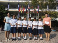 รับเกียติบัตรงานศิลปหัตกรรม (32).JPG