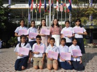 รับเกียติบัตรงานศิลปหัตกรรม (33).JPG