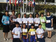 รับเกียติบัตรงานศิลปหัตกรรม (35).JPG