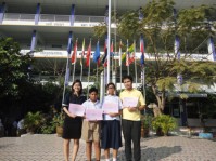 รับเกียติบัตรงานศิลปหัตกรรม (38).JPG