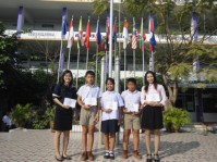 รับเกียติบัตรงานศิลปหัตกรรม (39).JPG