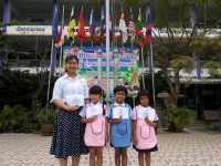 รับเกียติบัตรงานศิลปหัตกรรม (4).jpg