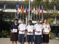 รับเกียติบัตรงานศิลปหัตกรรม (44).JPG