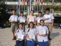 รับเกียติบัตรงานศิลปหัตกรรม (52).JPG