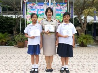 รับเกียติบัตรงานศิลปหัตกรรม (7).jpg