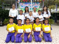 รับเกียติบัตรงานศิลปหัตกรรม (8).jpg