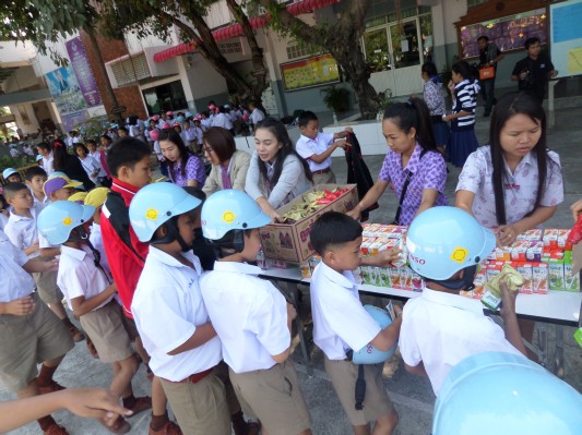 รับหมวกDenso (1).JPG