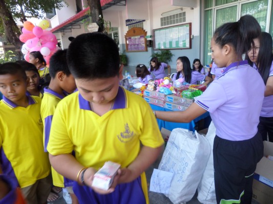 งานวันเด็ก (135).JPG